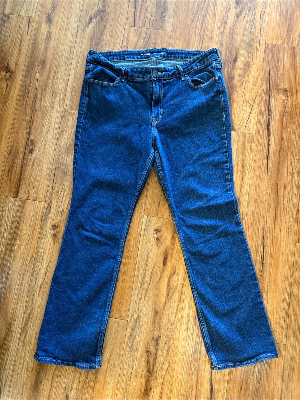 Old Navy - Wow Bootcut Midrise- 14 Short